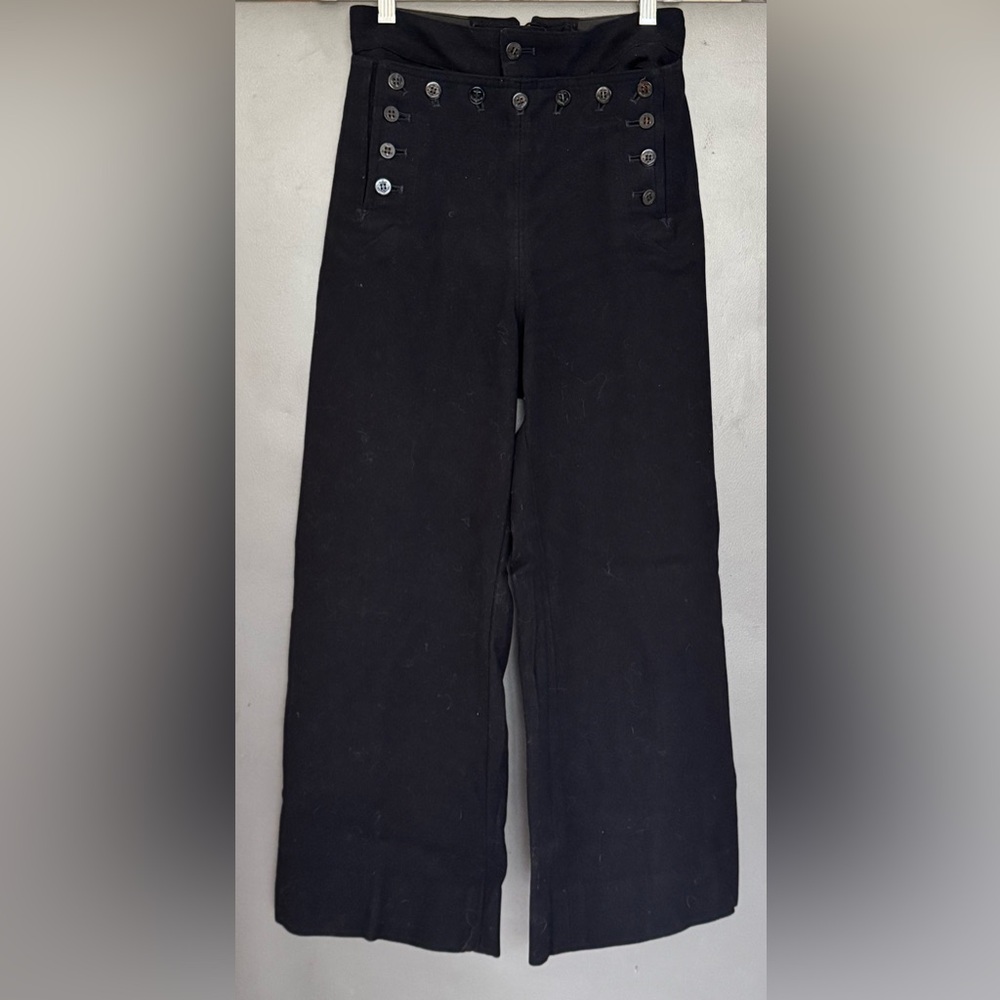 Black High-Waisted Buttoned Pants